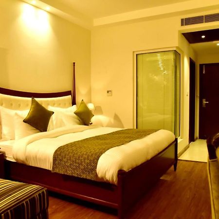 ناينيتال Season Hotel المظهر الخارجي الصورة