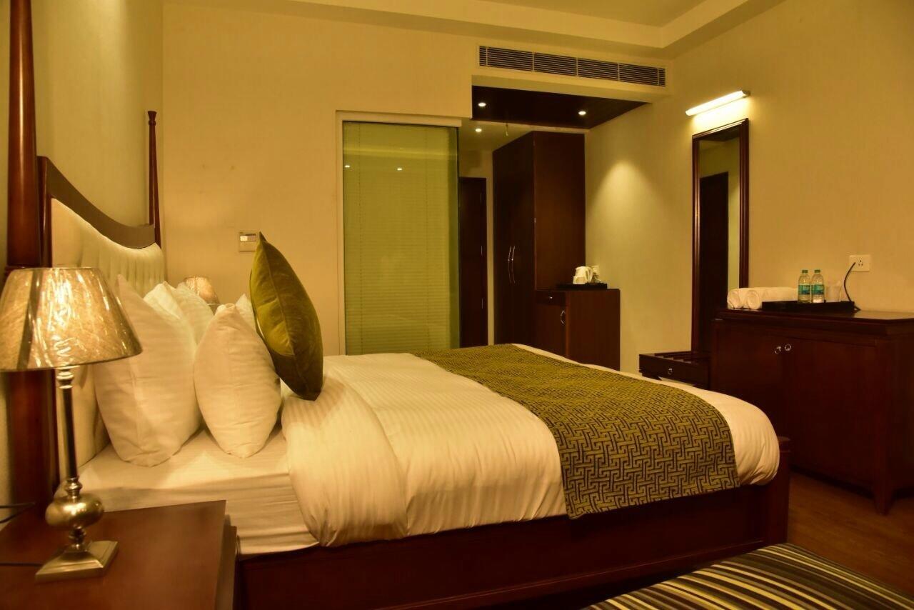 ناينيتال Season Hotel المظهر الخارجي الصورة