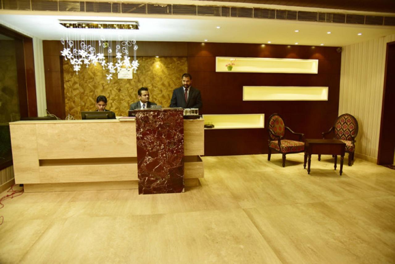ناينيتال Season Hotel المظهر الخارجي الصورة