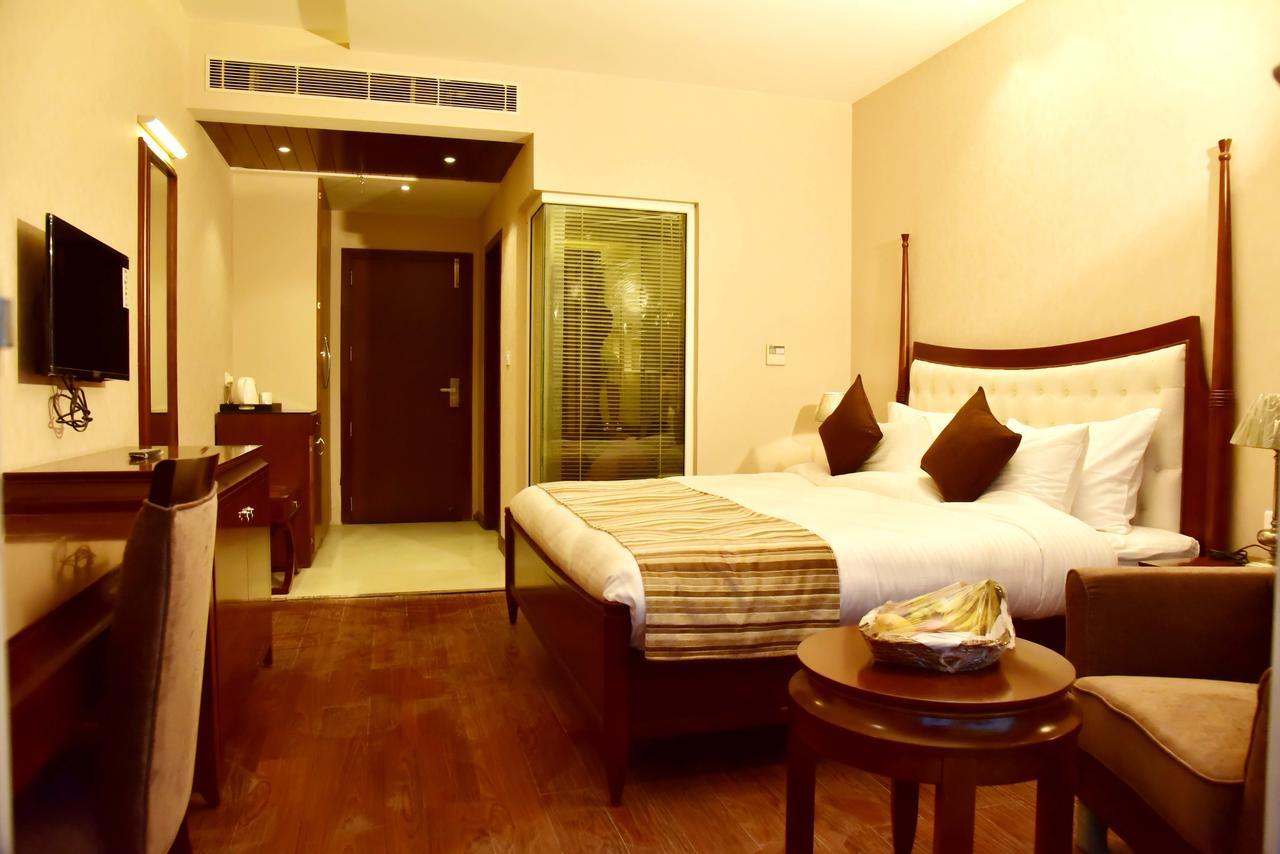 ناينيتال Season Hotel المظهر الخارجي الصورة