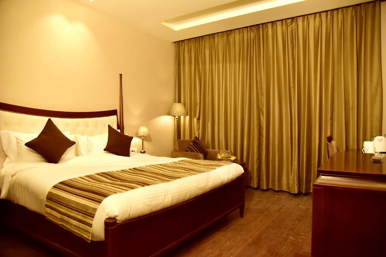 ناينيتال Season Hotel المظهر الخارجي الصورة